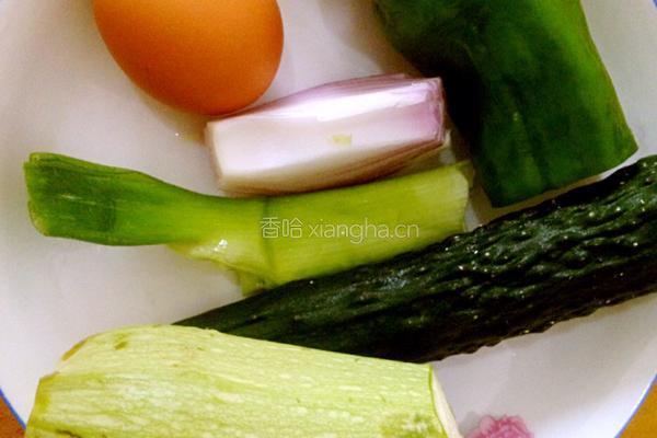 西葫芦小煎饼的做法图解1