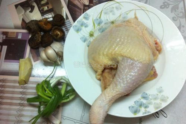 电饭煲焖鸡的做法图解1