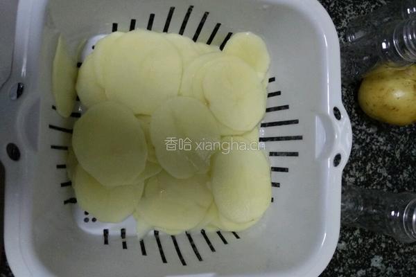 油炸土豆片的做法图解1
