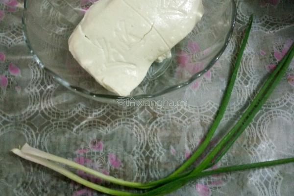 香煎豆腐饼的做法图解1