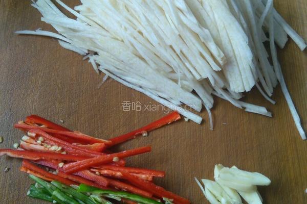 麻辣芋头丝的做法图解1