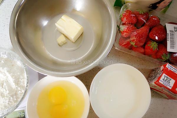 草莓淡奶油泡芙的做法图解1