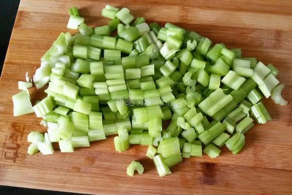 芹菜炒牛肉的做法图解3