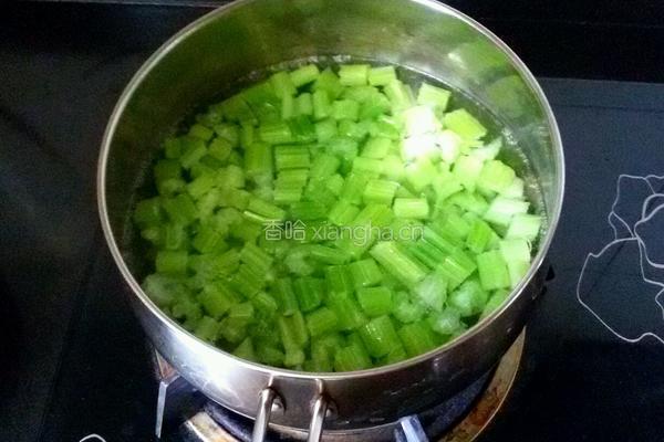芹菜炒牛肉的做法图解4