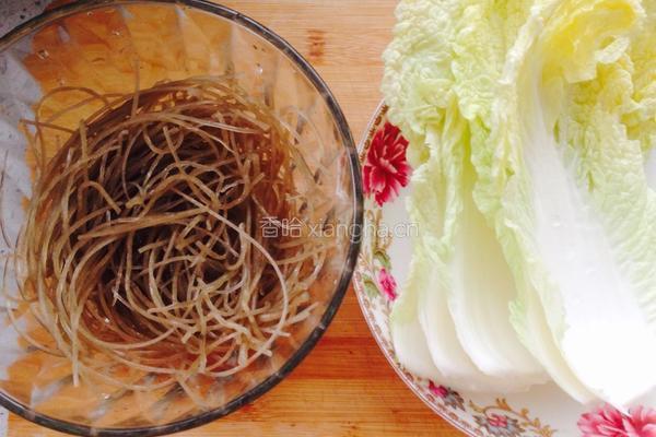 白菜炒粉丝的做法图解1