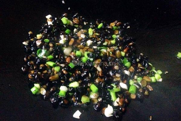炒黑豆的做法图解10