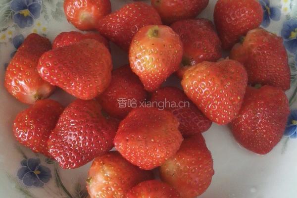 草莓汁的做法图解2