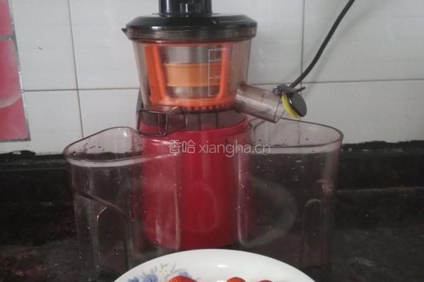 草莓汁的做法图解3