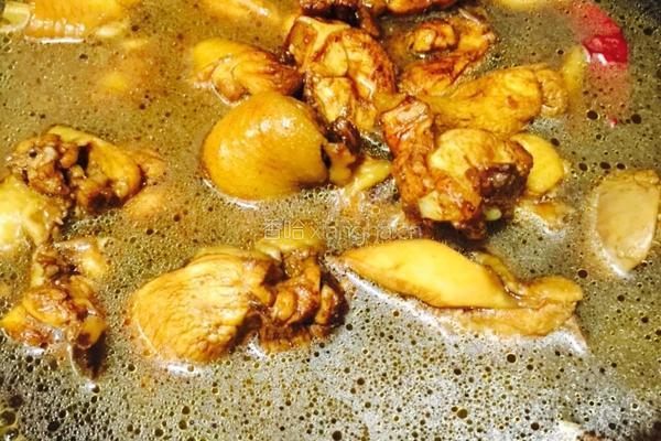 香菇土豆炖鸡块的做法图解7