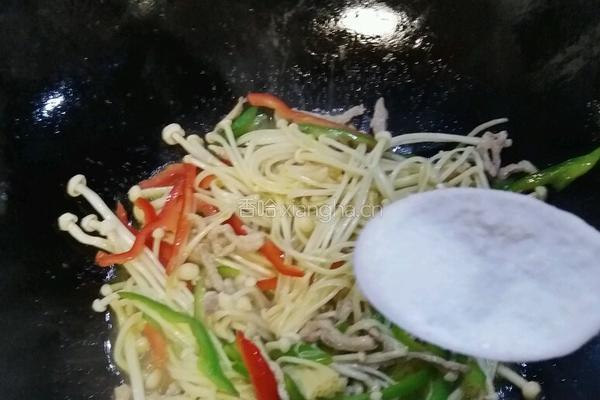金针菇炒肉的做法图解5