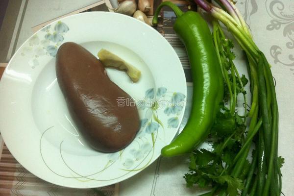 香葱炒腰花的做法图解1