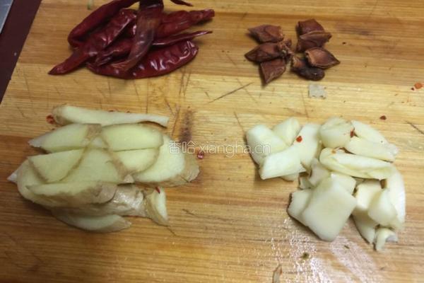 小土豆烧排骨的做法图解1