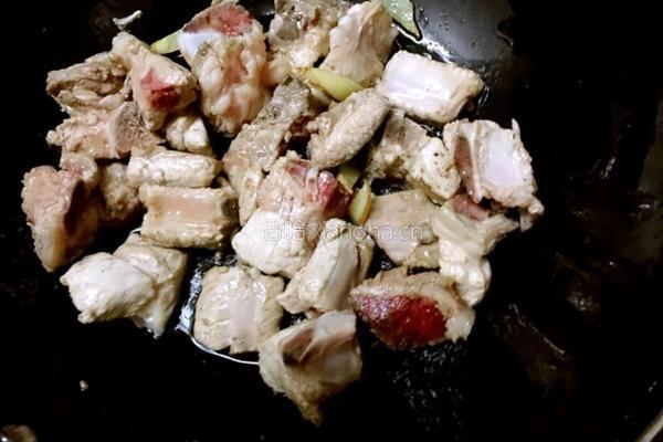 小土豆烧排骨的做法图解4