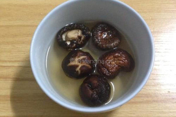 炖鸡汤的做法图解1