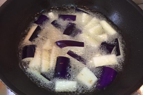 家常茄子烧肉的做法图解4