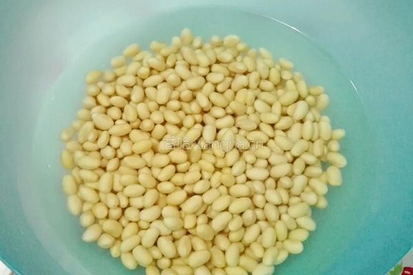 黄豆苦瓜排骨汤的做法图解2