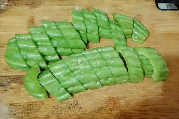 黄豆苦瓜排骨汤的做法图解3