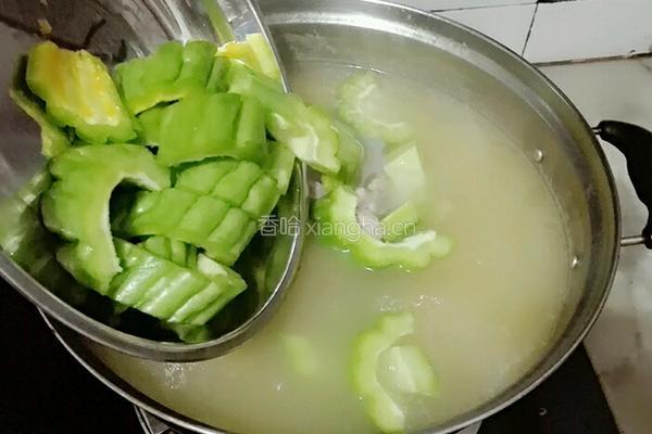 黄豆苦瓜排骨汤的做法图解10