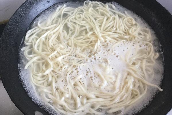 韭香西红柿鸡蛋打卤面的做法图解14