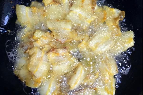 红椒绿意回锅肉的做法图解8