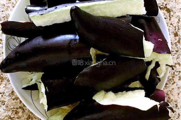 《鲶鱼炖茄子》的做法图解3