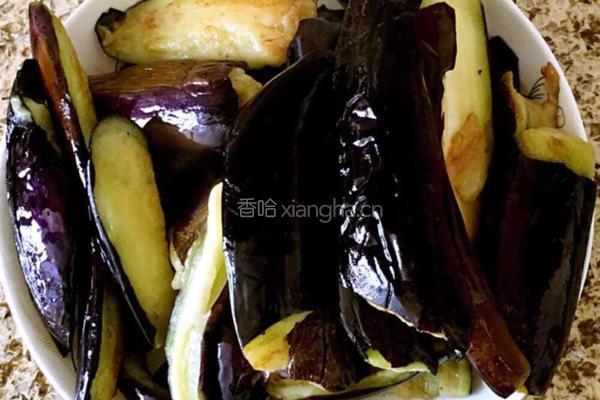 《鲶鱼炖茄子》的做法图解4