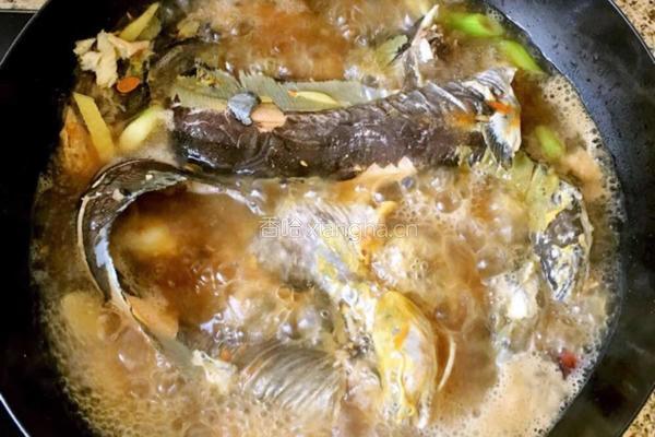 《鲶鱼炖茄子》的做法图解5