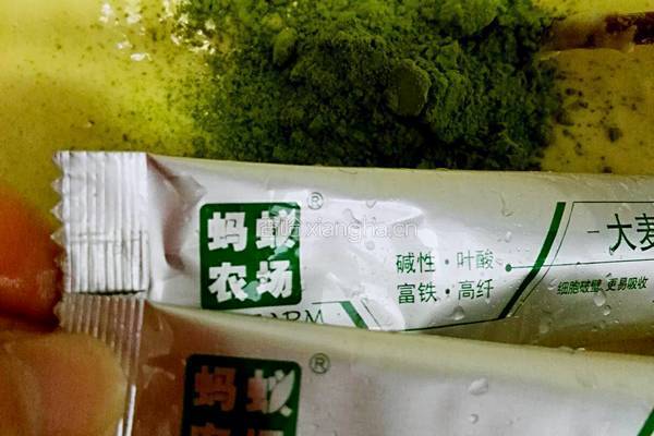 青汁鸡蛋饼的做法图解1