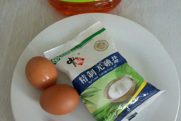 鸡蛋羹水蒸蛋的做法图解1