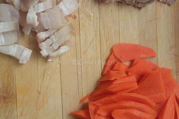 鸡腿菇炒肉的做法图解3