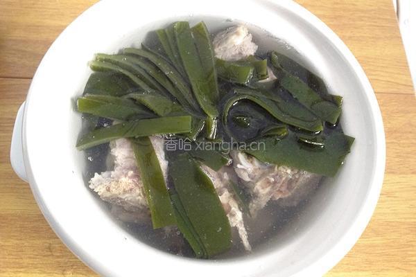 山药海带排骨汤的做法图解9
