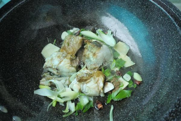 鳕鱼炖豆腐的做法图解2
