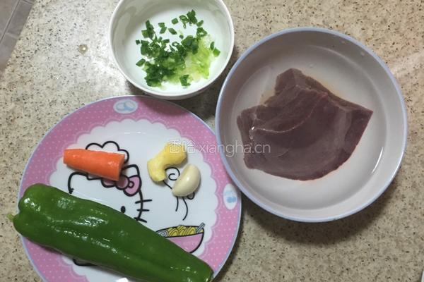 青椒炒猪肝的做法图解1