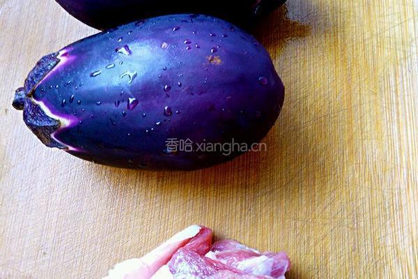 肉末茄子煲的做法图解1