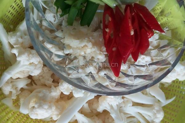 花菜炒腊肉的做法图解1