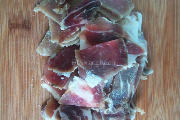花菜炒腊肉的做法图解2
