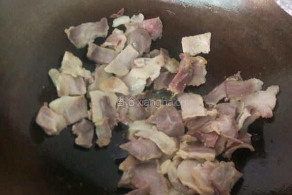 花菜炒腊肉的做法图解4