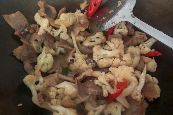 花菜炒腊肉的做法图解6