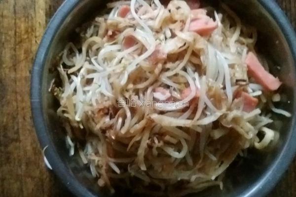 绿豆芽香肠炒饼丝的做法图解4