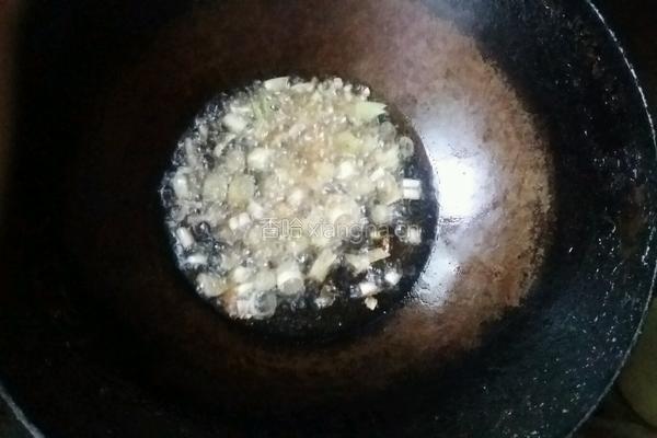 绿豆芽香肠炒饼丝的做法图解1