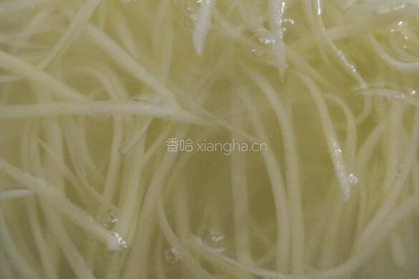 红椒土豆丝的做法图解1
