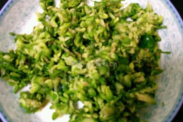 凉拌槐花的做法图解3