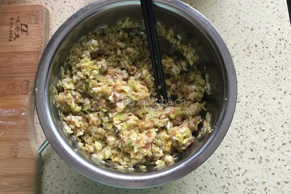 白菜猪肉馅饺子的做法图解7