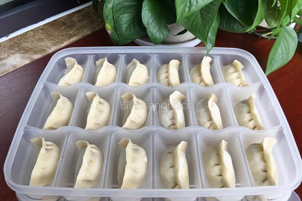 白菜猪肉馅饺子的做法图解17