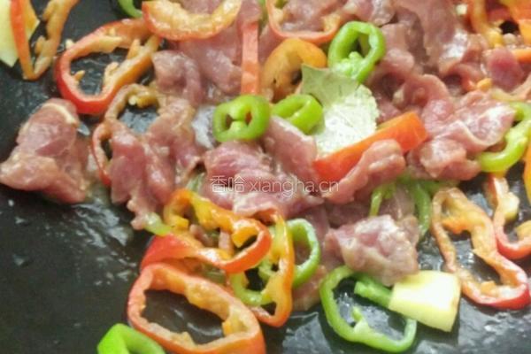 尖椒炒牛肉的做法图解3