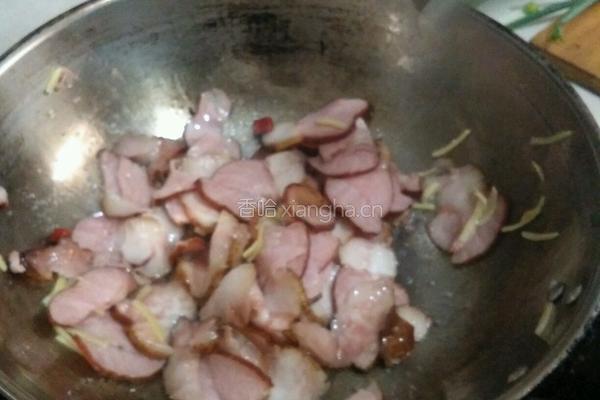 青椒洋葱炒腊肉的做法图解4