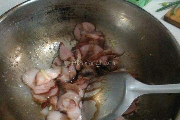 青椒洋葱炒腊肉的做法图解5