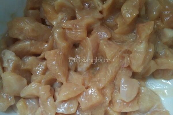 核桃鸡丁的做法图解3