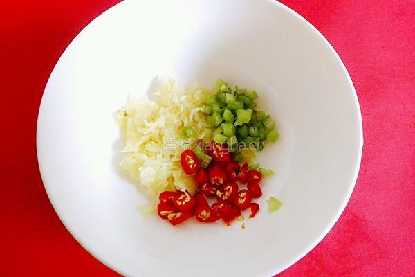 小菜凉拌蒜泥鸡蛋的做法图解3
