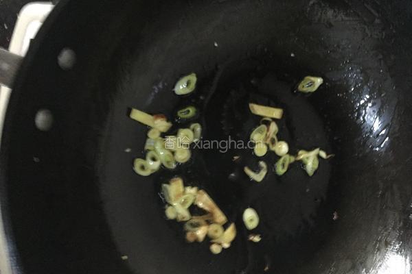 青椒炒腊肉的做法图解3